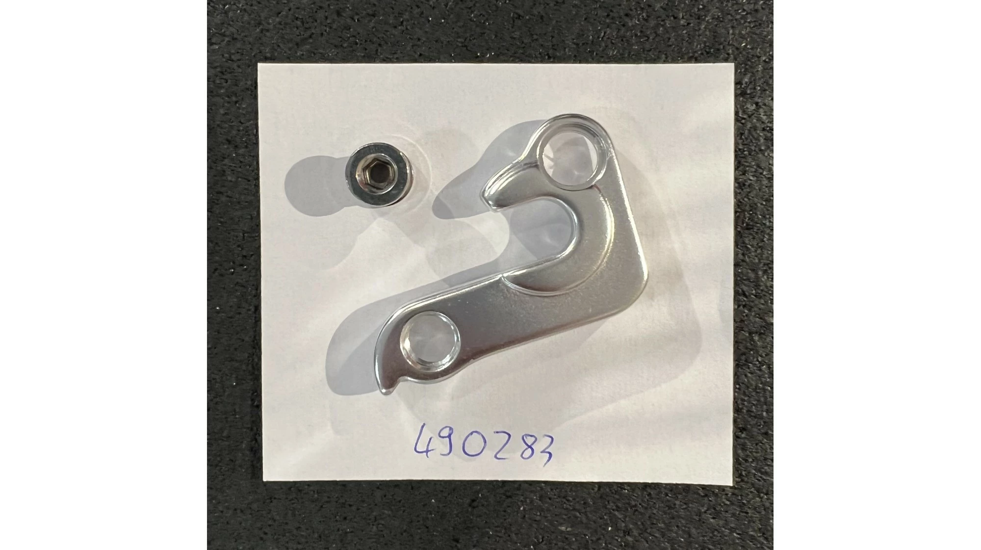 PATTE DE DERAILLEUR 1T GIANT 1 PATTE DE DERAILLEUR 1T GIANT